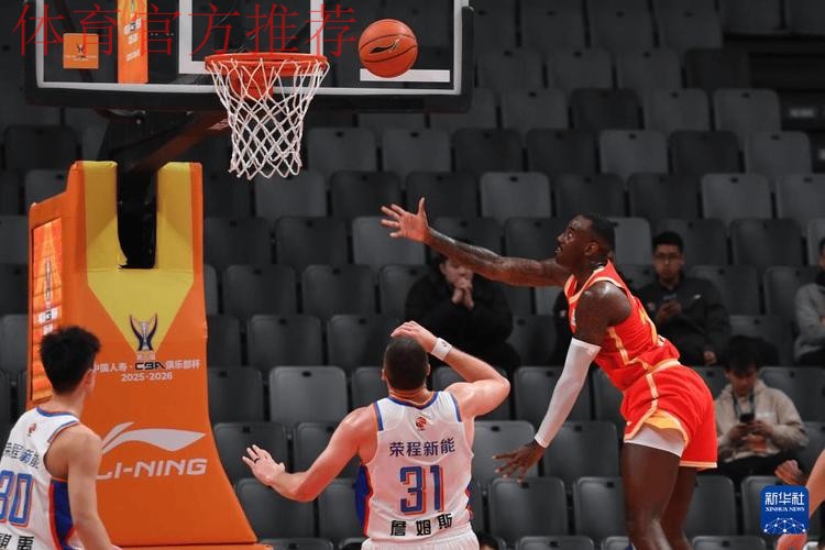 组图:CBA俱乐部杯广厦击败天津 塔克飞身暴扣 组图:CBA俱乐部杯广厦击败天津 塔克飞身暴扣