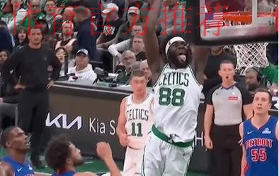 奎塔持球杀入内线双手砸扣，扣篮完成前还吐出舌头庆祝