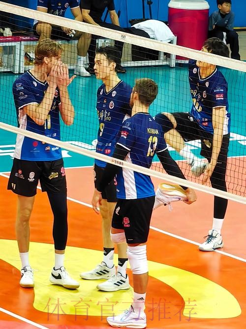 上海男排遭遇流感困境 全力备战榜首之争 上海男排遭遇流感困境 全力备战榜首之争